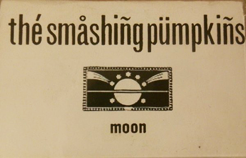 カセットでリリースされた "moon"